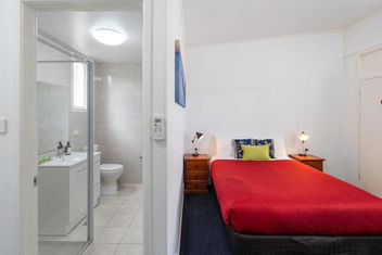 Royal Motel Tenterfield with Hotel NSW