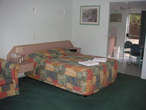Runaway Bay Motor Inn - Hotel NSW 3