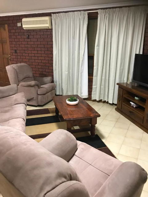 SA House - Hotel NSW 3