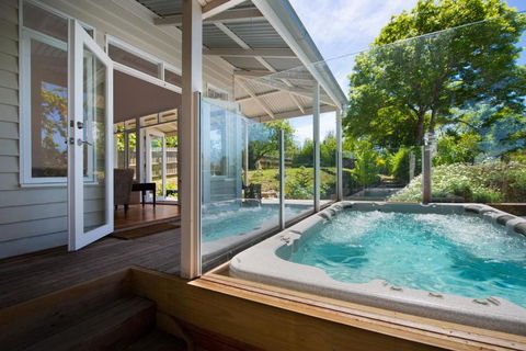 Sades - Hotel NSW 1