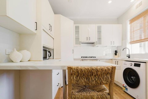Salmon Calm - Trendy Velvet Allure By Albert Park - Hotel NSW 1