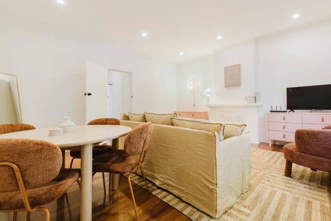 Salmon Calm - Trendy Velvet Allure By Albert Park - Hotel NSW 3
