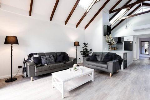 Salt & Pepper; Beautiful Town House In Margs! - Hotel NSW 1