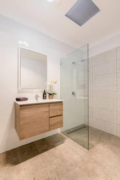 Salt & Pepper; Beautiful Town House In Margs! - Hotel NSW 2