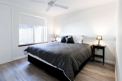 Salt & Pepper; Beautiful Town House In Margs! - Hotel NSW 3