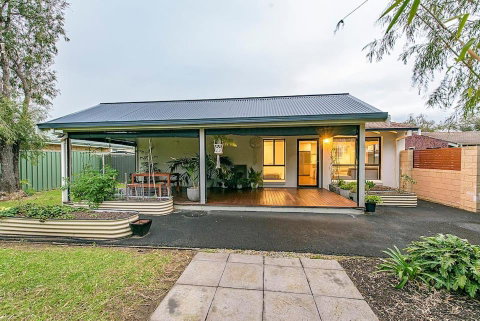 Salty - Hotel NSW 0