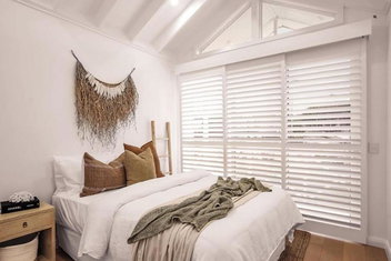 SALTY PALMS On HENLEY -THREE with Hotel NSW