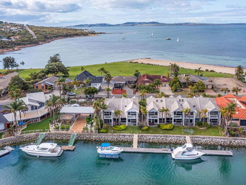 Salty Views - Hotel NSW 1