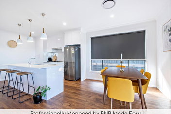 Sandstone - Family Entertainer, Refined Living with Hotel NSW