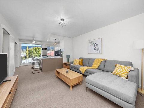 Sandy Bay Apartment With Hobart River View, Near UTAS - Stroll To Cafes And Shops - Hotel NSW 0