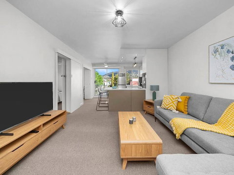 Sandy Bay Apartment With Hobart River View, Near UTAS - Stroll To Cafes And Shops - Hotel NSW 2