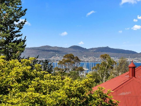 Sandy Bay Apartment With Hobart River View, Near UTAS - Stroll To Cafes And Shops - Hotel NSW 1