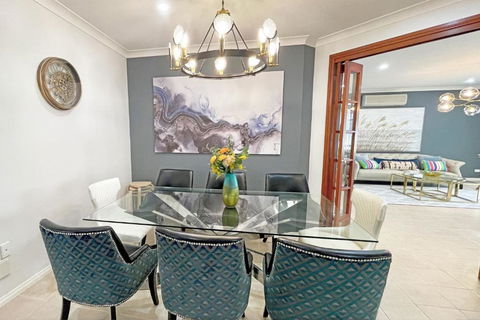 Spacious 5BR House In Hallam Near Bunjil Place - Hotel NSW 1