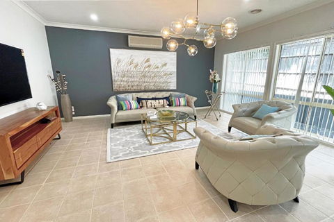 Spacious 5BR House In Hallam Near Bunjil Place - Hotel NSW 0