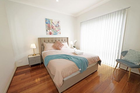 Spacious 5BR House In Hallam Near Bunjil Place - Hotel NSW 3