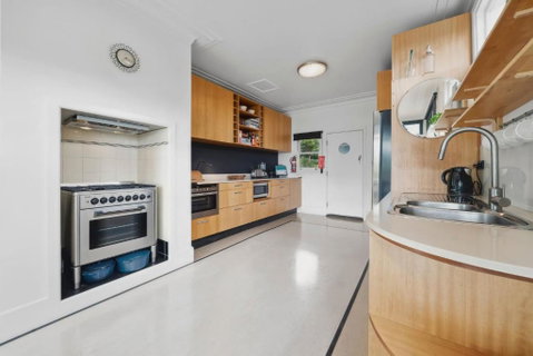 Sunrise House - Hotel NSW 3
