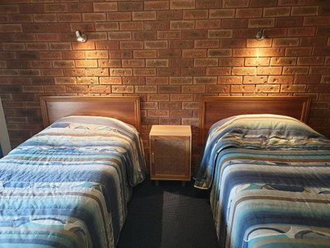 The Finley Palm Motor Inn - Hotel NSW 2