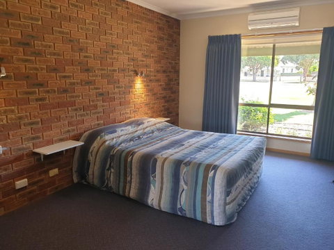 The Finley Palm Motor Inn - Hotel NSW 0