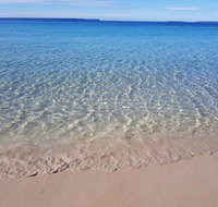 Beachside Husky Waterfront Cabin - Hotel NSW