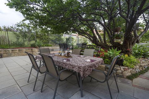 Bed And Breakfast In Perth - Hotel NSW 2