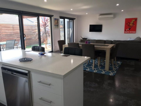 Ben's Place - Modern & Convenient - Hotel NSW 1