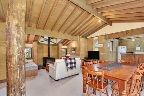 Bidgee Widgee - Hotel NSW 2