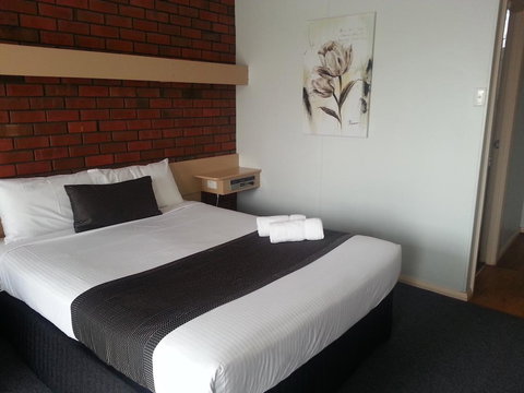 Big Valley Lakeside Paradise Motor Inn - Hotel NSW 3