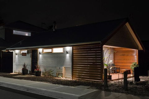 Bird In Hand Cottage, Port Noarlunga - Hotel NSW 3
