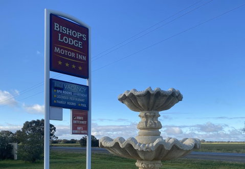 Bishop's Lodge Motor Inn - Hotel NSW 2