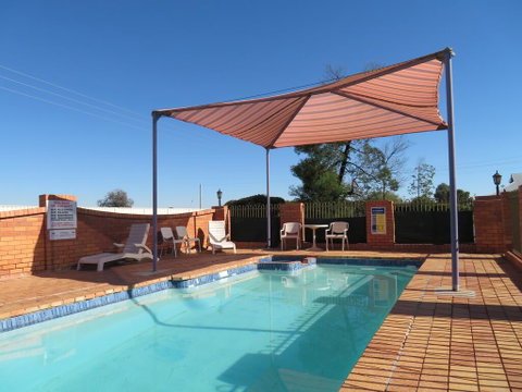 Bishop's Lodge Motor Inn - Hotel NSW 3