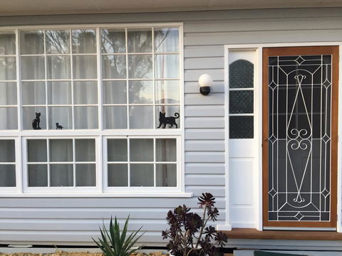 Black Cat Retreat Holiday Home - Hotel NSW 2
