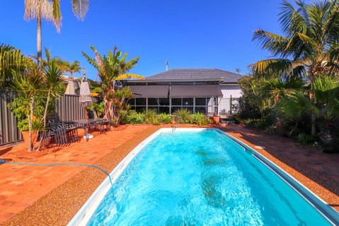 Blacksmiths Sea Breeze - Hotel NSW 3