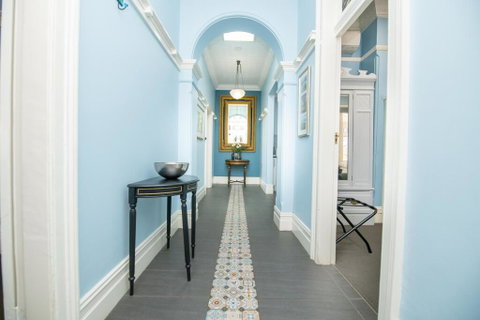 Blue Door Apartments Heritage Charm In CBD - Hotel NSW 3