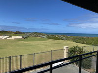 Blue Sky Escapes Seaview Apartment