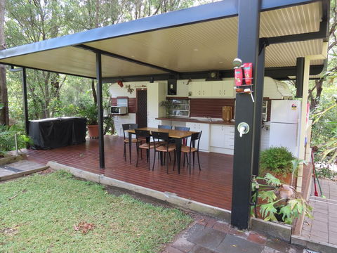 BoBRENE On Tamborine Nude Retreat - Cosy Chalet - Hotel NSW 3