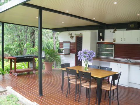 BoBRENE On Tamborine Nude Retreat - Cosy Chalet - Hotel NSW 2
