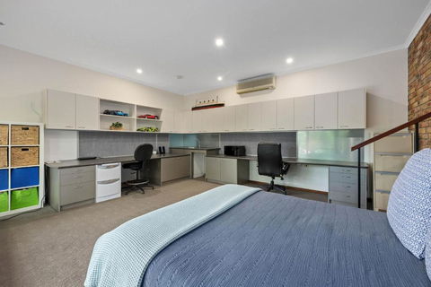 The Nook - Hotel NSW 3