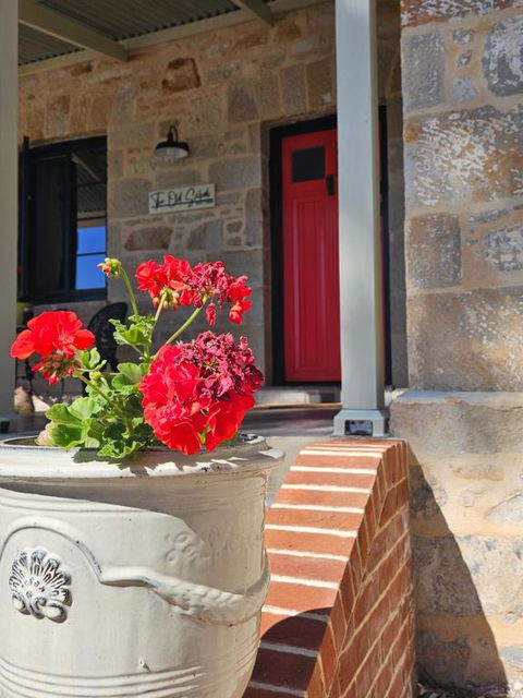 The Old School Romantic Stay Adelaide Hills - Hotel NSW 3