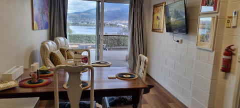 Waterfront Abode - 2 Bedrooms - Hotel NSW 2