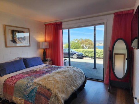Waterfront Abode - 2 Bedrooms - Hotel NSW 1