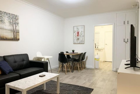 Wifi, 2 Air-cons, Campbelltown Courtyard West - Hotel NSW 3