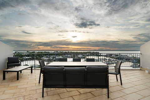 Anchor Point Penthouse 3BR With Marina Views - Pool - BBQs - Hotel NSW 1