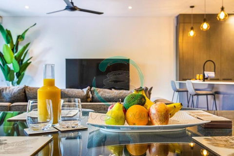 ZEN ARCTIC Luxury 2-Story T/House + Pool & Markets - Hotel NSW 3