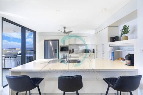 ZEN AT ARKABA 3BR Luxury Waterfront Apt Pool + BBQ - Hotel NSW 2