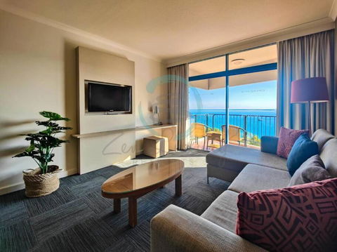 ZEN88 ESPLANADE: 1-BR Top Floor Ocean View Suite - Hotel NSW 2