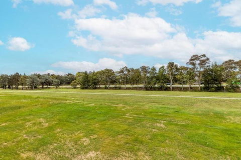 ZMITH Apartment - BROOKE, - Near AIS, GIO Stadium, UC, & Nth - Canberra Hospital - Hotel NSW 3