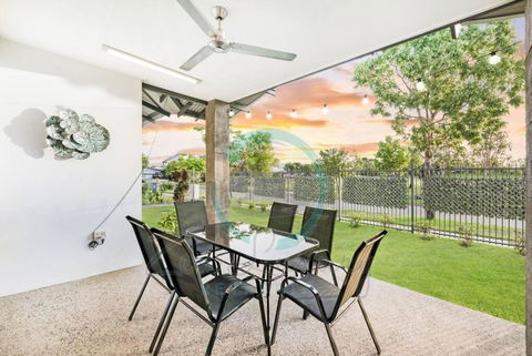 Zenhouse: Stylish Muirhead Home Near Park/Hospital - Hotel NSW 1