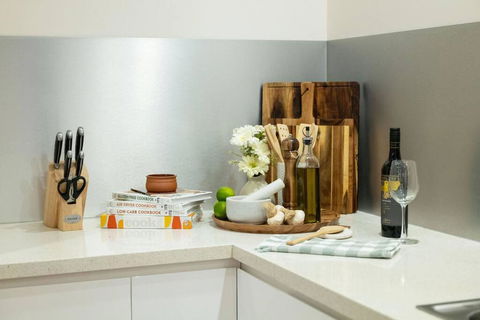 ZenLux Rosewood Luxury Family Escape - Pool - BBQ - Hotel NSW 2