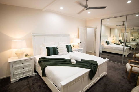 ZenLux Rosewood Luxury Family Escape - Pool - BBQ - Hotel NSW 3
