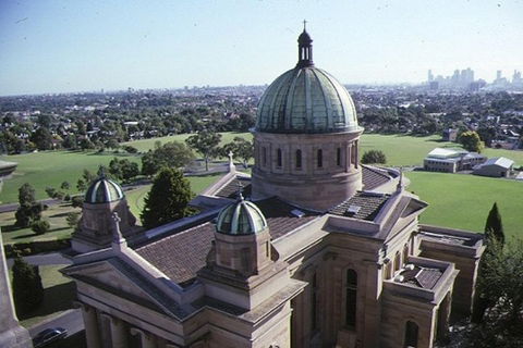 Melbourne City Tour: Lifestyle Of The Rich And Famous - Hotel NSW 4